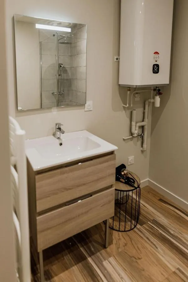 Um Studios Saint-Chamond Apartment